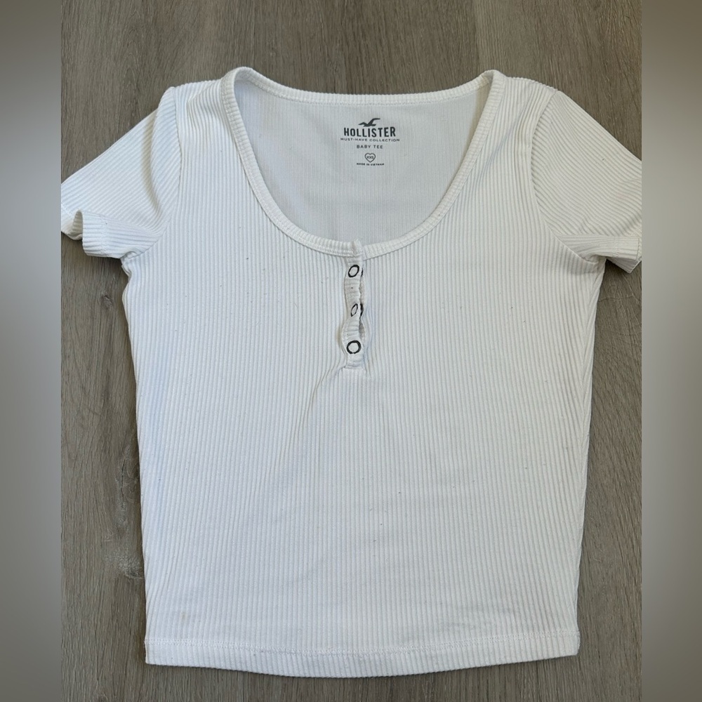 Hollister White Ribbed Button-Front Top size XXS cropped